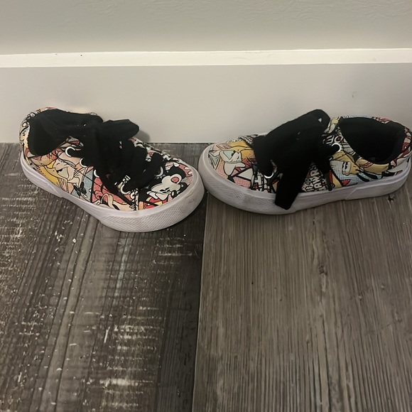 Disney parks character shoes - Picture 3 of 6